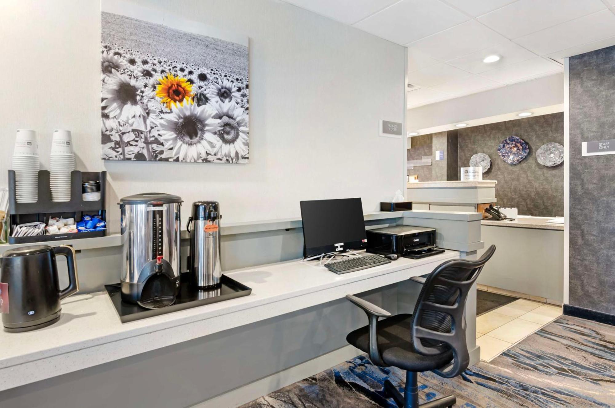 Best Western Plus Beckley Inn Экстерьер фото